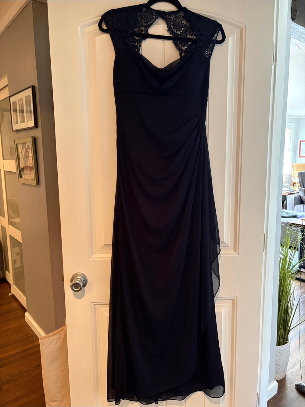 Elegant Navy Lace Cap-Sleeve Evening Dress